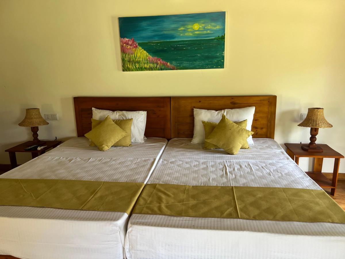 Saffron Lake Yala Tissamaharama Exterior photo
